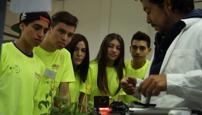 Jovenes-visitan-CEAF